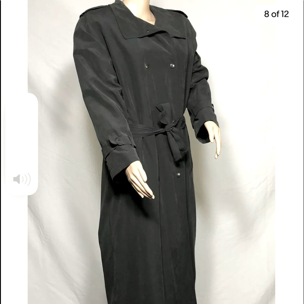 Womens drizzle D2 Trench with zip out wool lining.
